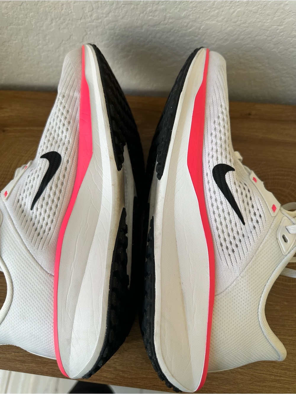 Nike White & Pink Women’s ComfyRide Running Sneakers with Black Swoosh QUEST 6 - Picture 5 of 11